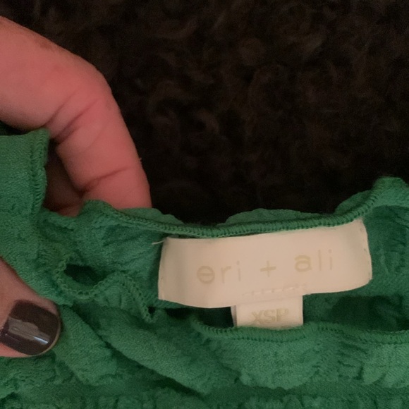 Green textured top. - Picture 2 of 4